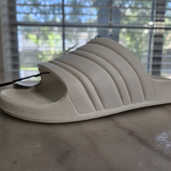 New Athletic Works White Slides - NWT - Picture 10 of 11